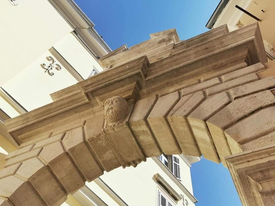 Studio Apartment Rosemary Ровин Екстериор снимка